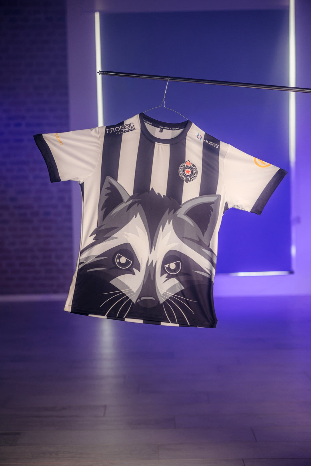 Partizan Esports dres 2026/27, prednja strana sa Bleki grafikom